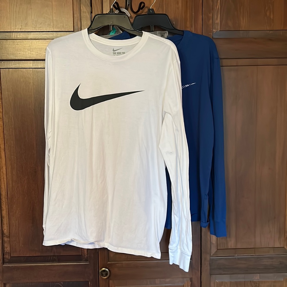 Lot of 2 Nike long sleeved tees, large